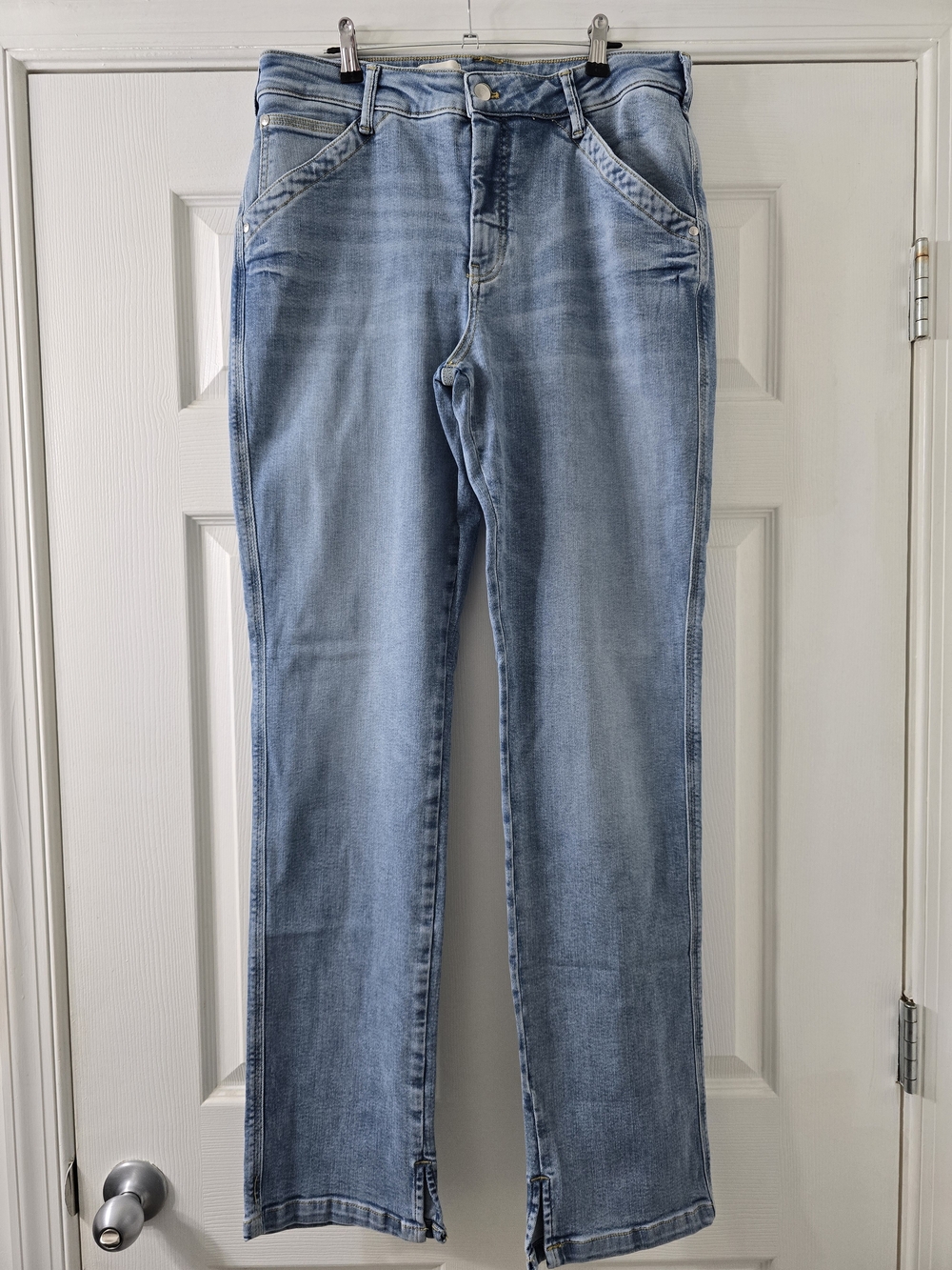 NWOT Pilcro Lightwash Jeans - 31